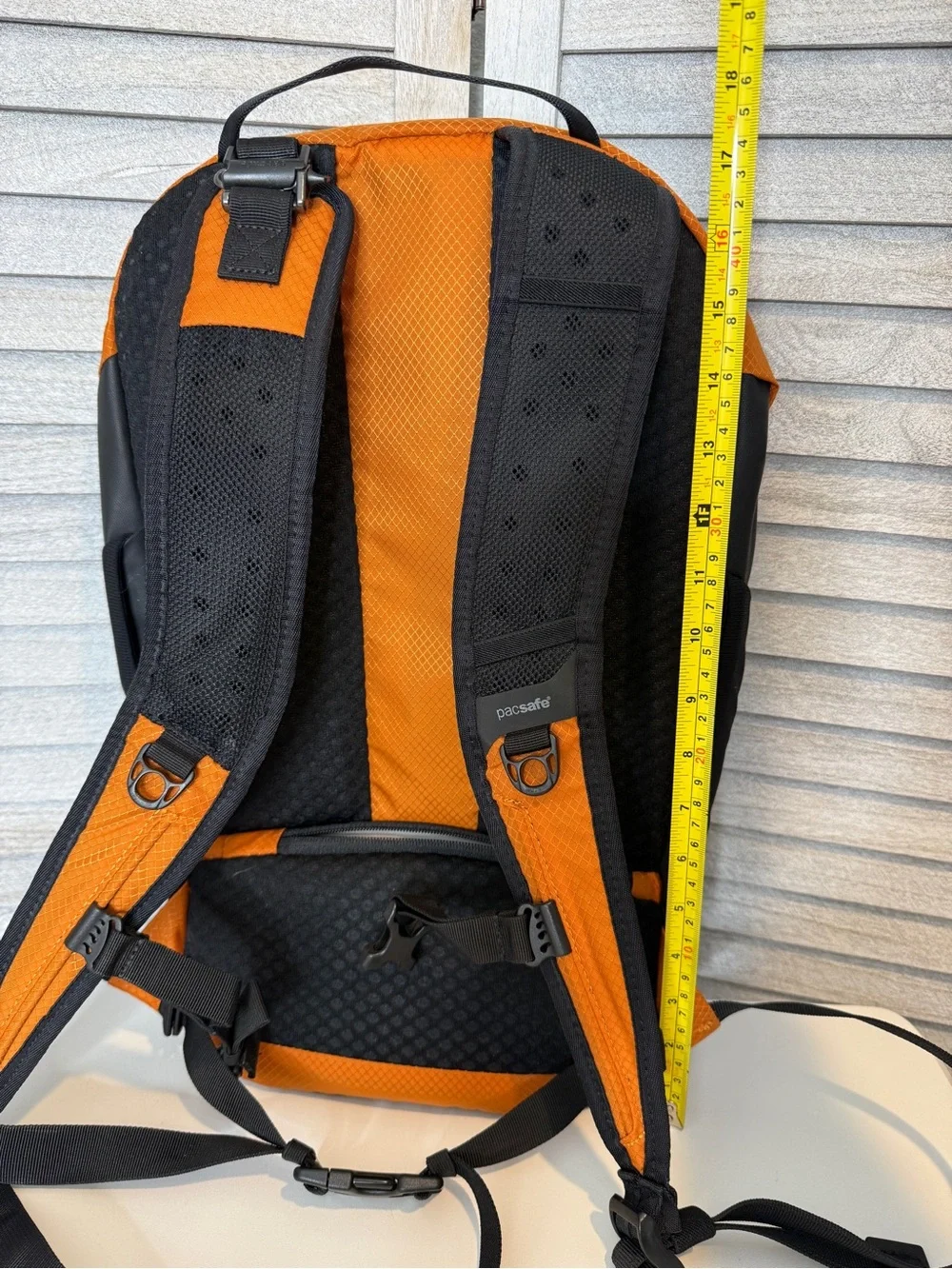 Pacsafe Venturesafe X18 Burnt Orange 8L Backpack